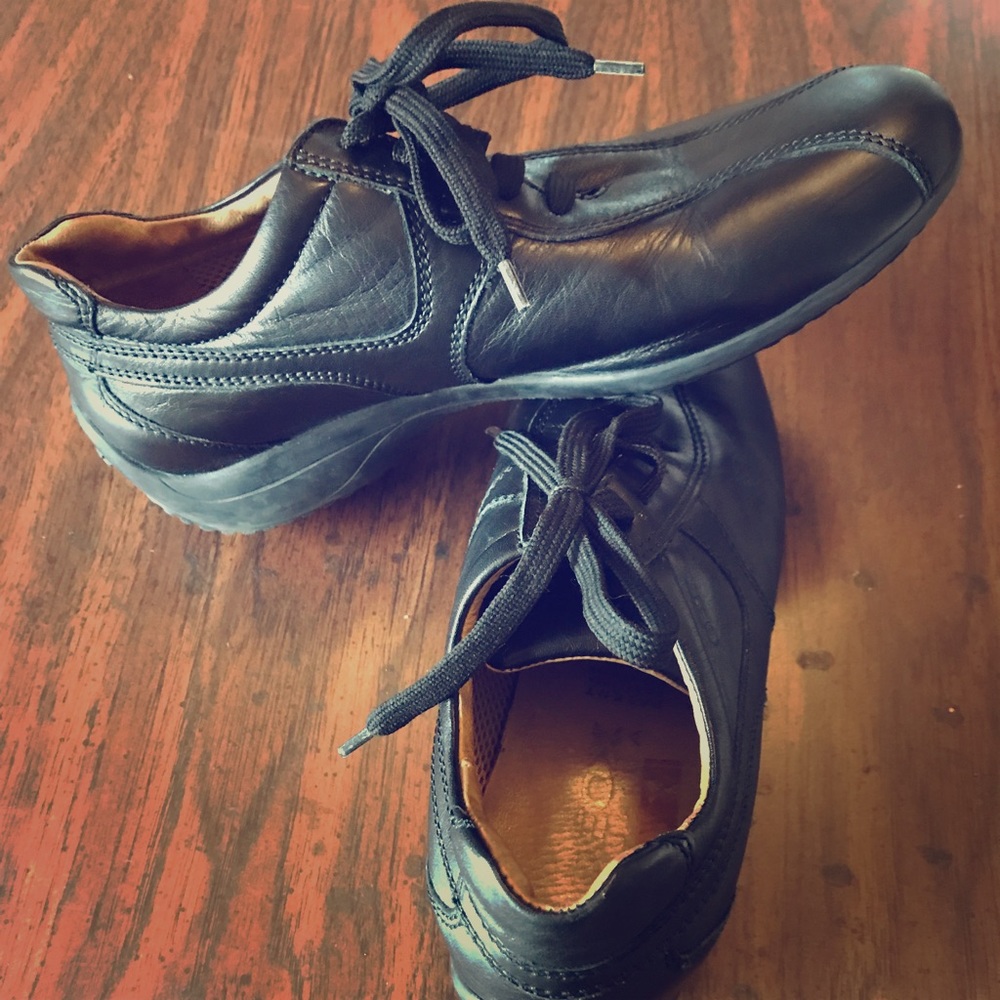 Goex black sneakers